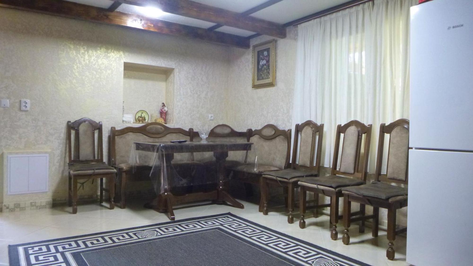 Pid Lisochkom Verkhovyna Bilik gambar